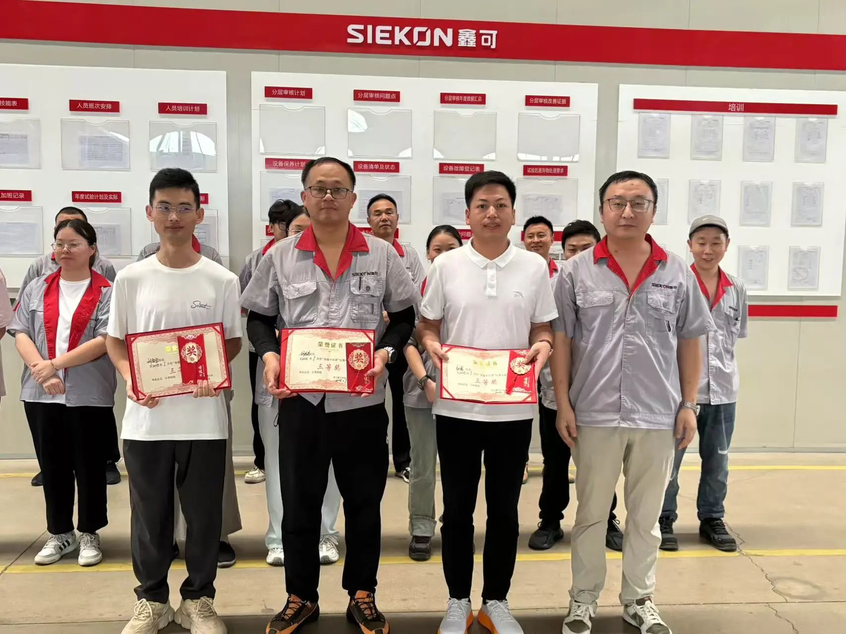 1752889449537865.jpg c22f4d71f0dd46027776eaa4d2628771.jpg